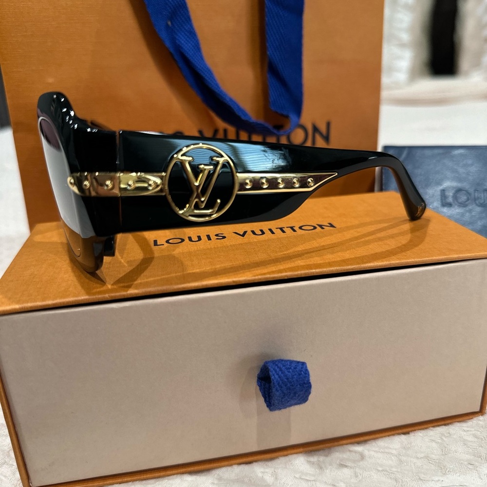 LV sunglasses for women - Picture 4 of 6